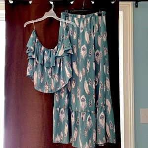 Two Piece Peacock Feather Set